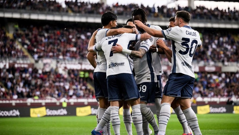 Serie A'da zirve yarışı! Hakan Çalhanoğlu'lu Inter puan farkını 1'e indirdi