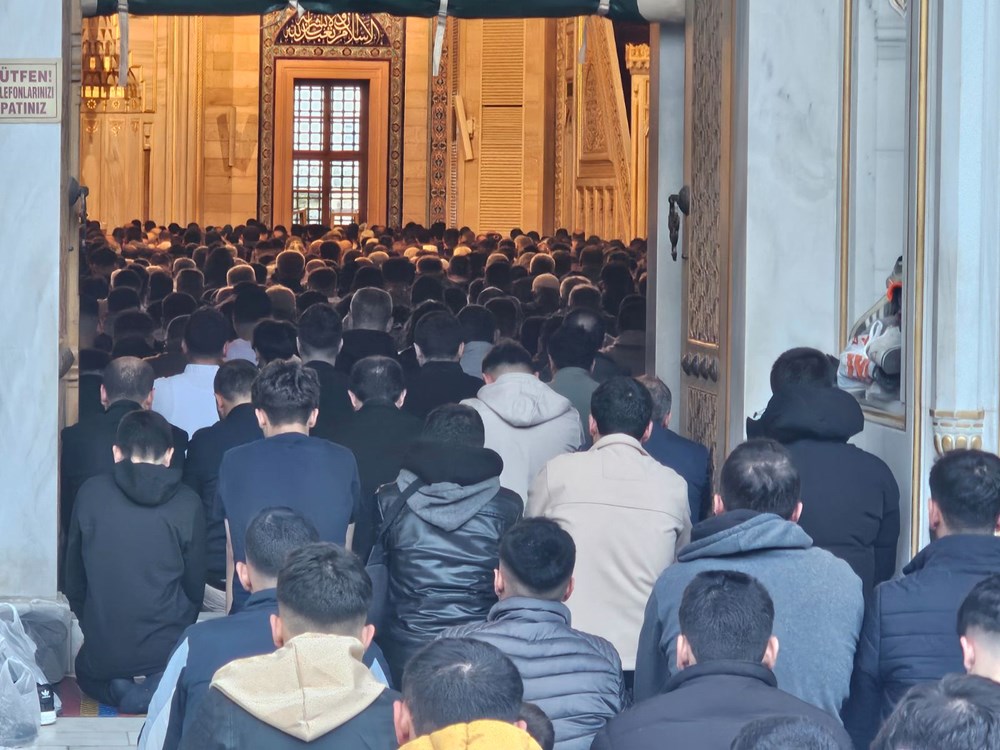 Camilerde bayram namazı coşkusu - 12