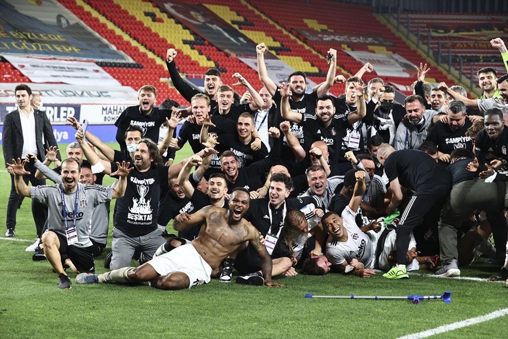 Beşiktaş şampiyonluğuna ulaştı (Beşiktaş'ın kaçıncı şampiyonluğu) - 11