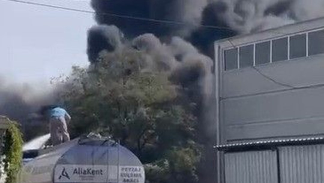 İzmir'de lastik tamircisinde yangın