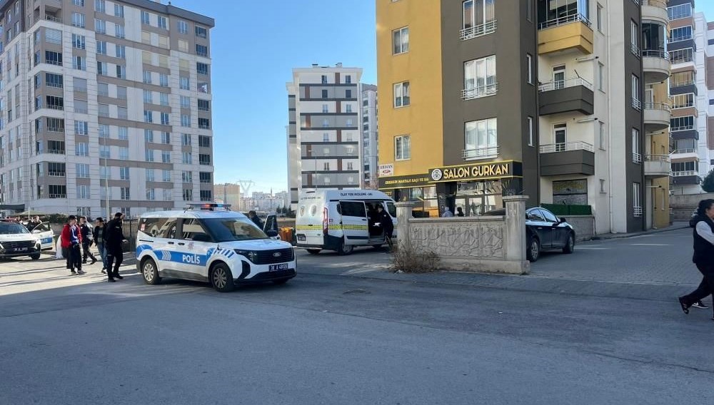 Özel Harekat polisi evde ölü bulundu