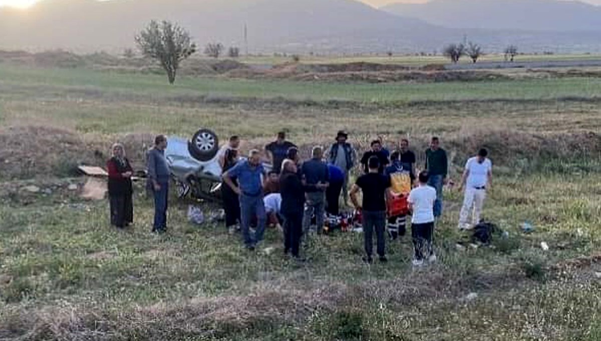 Antalya'da otomobil takla attı: 2 ölü, 3 yaralı Antalya'da otomobil takla attı: 2 ölü, 3 yaralı