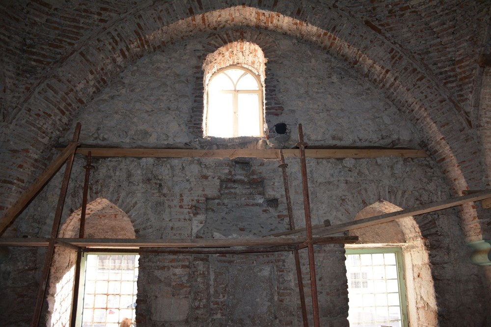 500 yıllık caminin duvarından Roma dönemine ait taşlar çıktı - 9