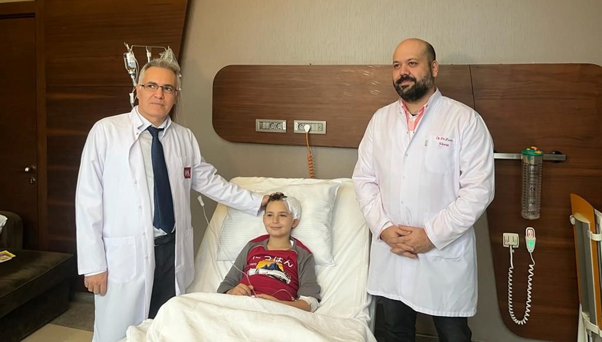 Minik Mateo, beynindeki tümörden Türkiye'de kurtuldu Minik Mateo, beynindeki tümörden Türkiye'de kurtuldu