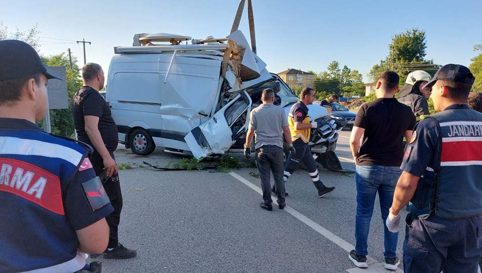 Canlı yayın aracı kaza yaptı: 2 ölü, 1 yaralı