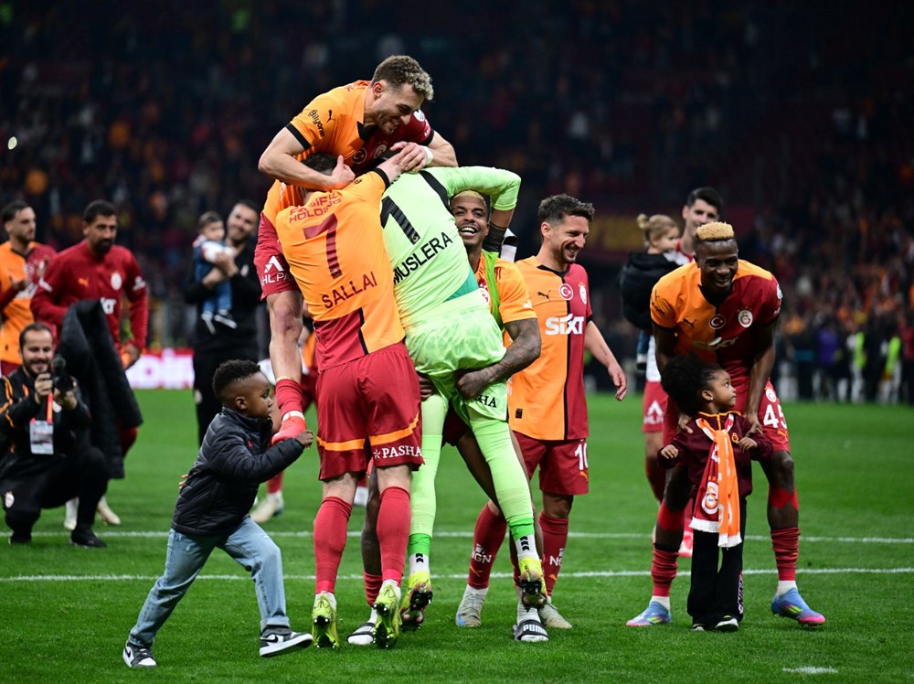 Galatasaray'ın kasasını taraftar doldurdu: 2 milyar TL'yi aşkın gelir 75