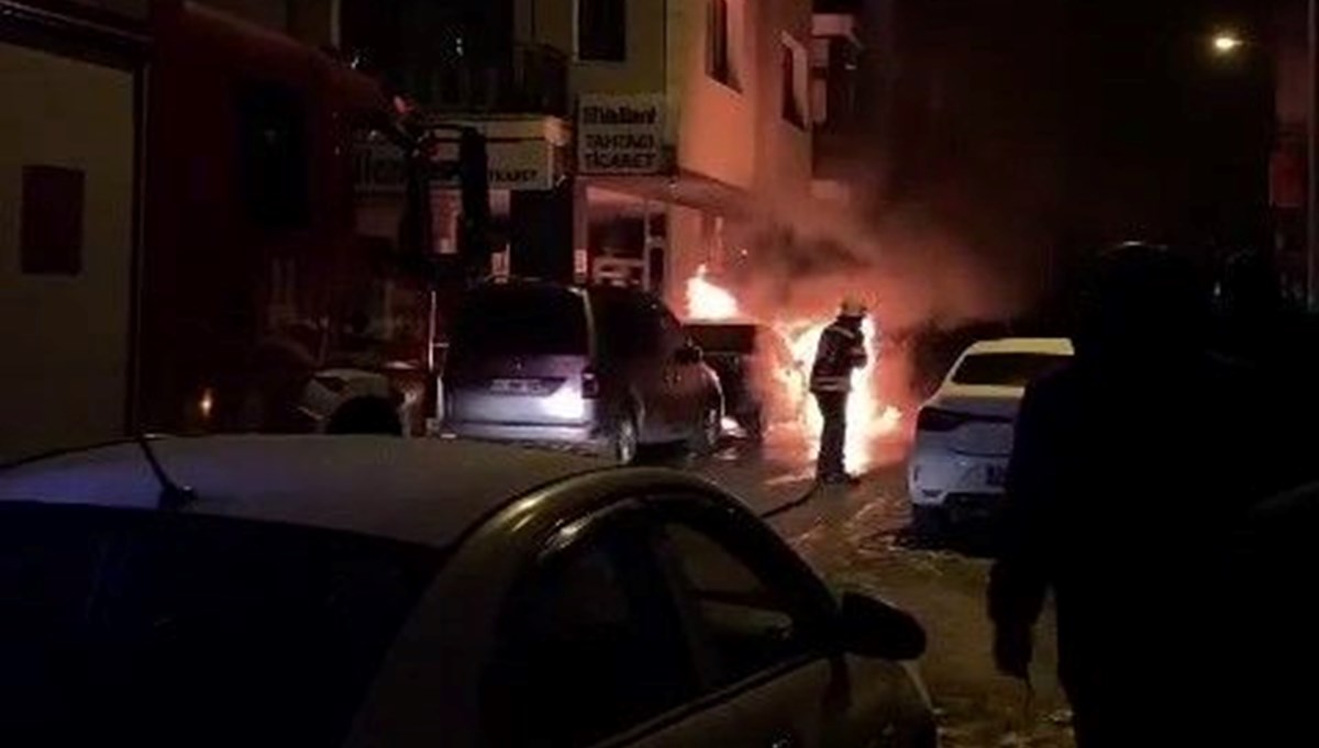 Erzurum'da otomobil alev topuna dönüştü