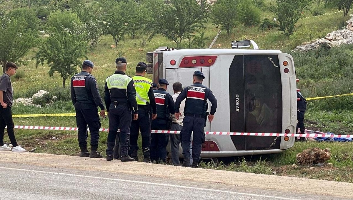 Gaziantep'te feci kaza: Astsubay öldü, 17 yaralı