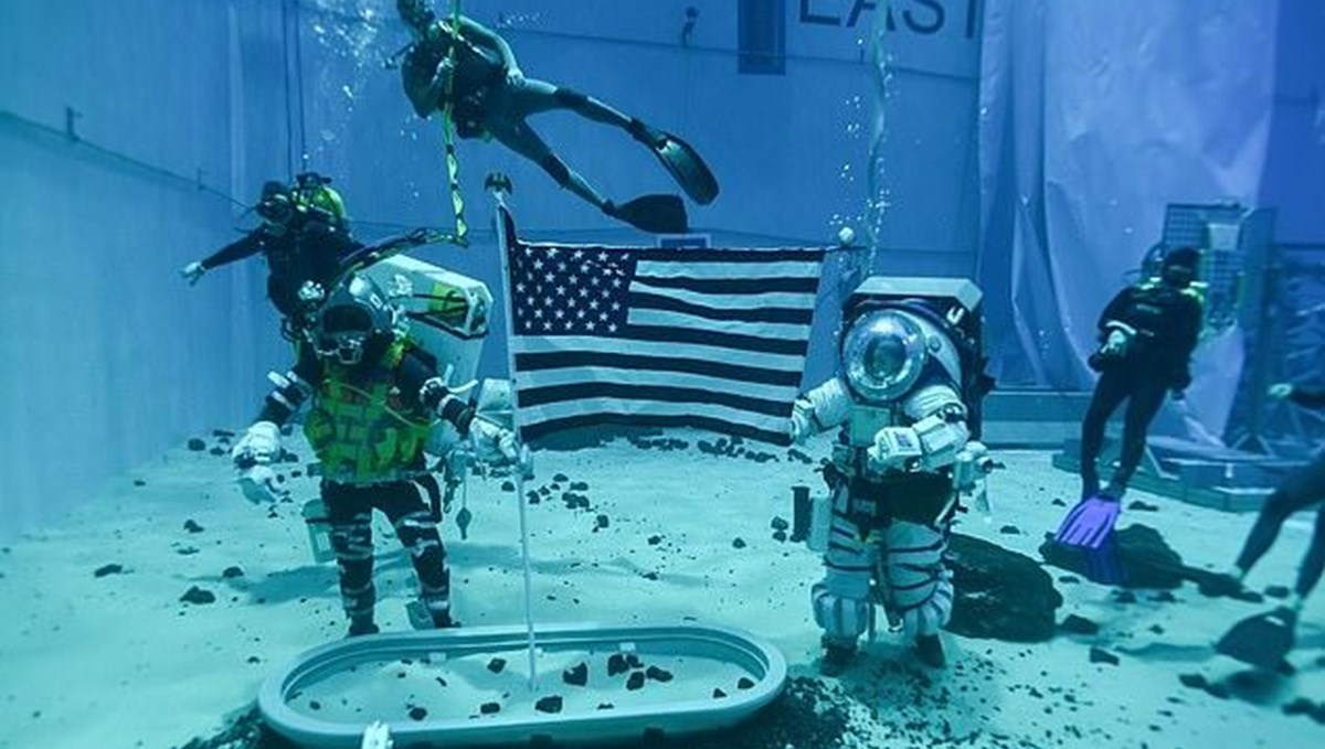 NASA Ay'da kullanılacak astronot kıyafetlerini test etmeye başladı<br class=