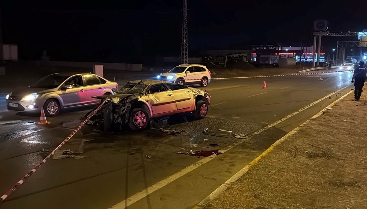 Bariyere çarpıp sürüklendi