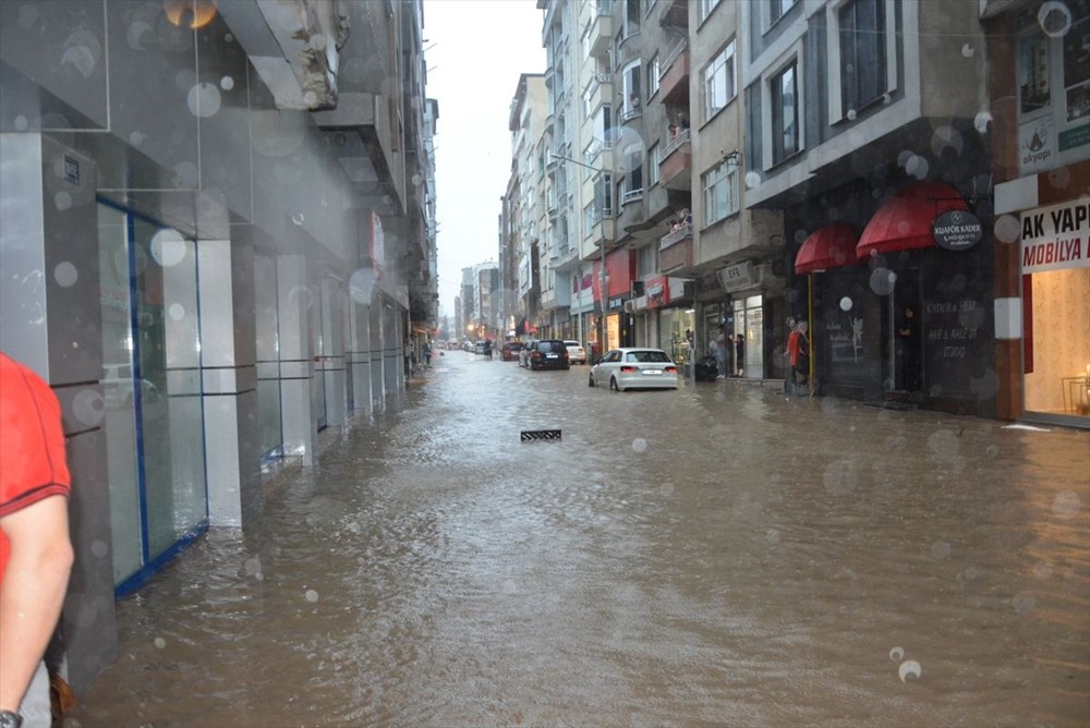 Ordu�nun Fatsa ilçesinde sağanak nedeniyle çok sayıda ev ve iş yerini