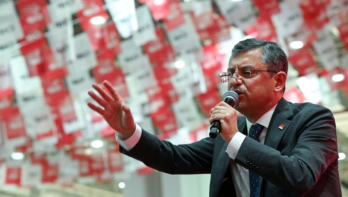 Özgür Özel: CHP'yi ayağa kaldırmak için babaevinden helallik almaya geldim Özgür Özel: CHP'yi ayağa kaldırmak için babaevinden helallik almaya geldim