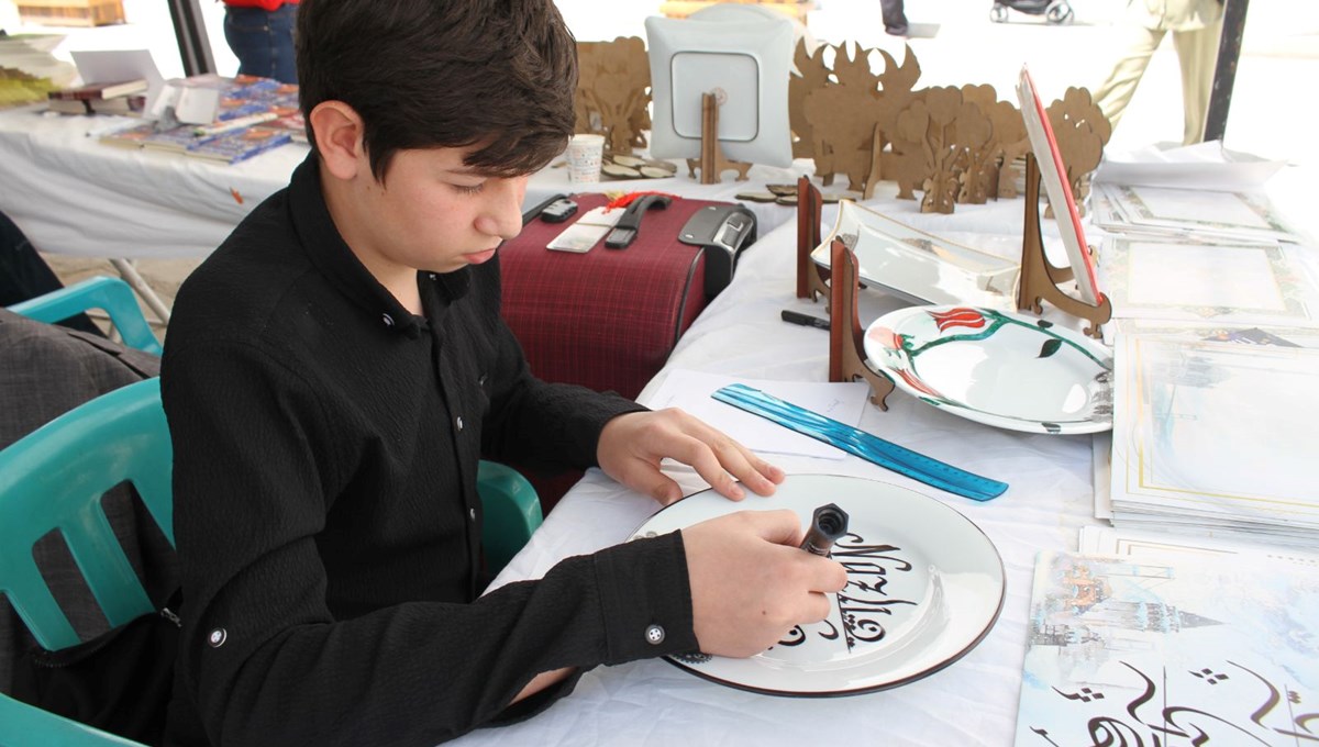 13 yaşındaki Yusufcan sanatıyla yaşıtlarına örnek oluyor: Babasının izinden gitti