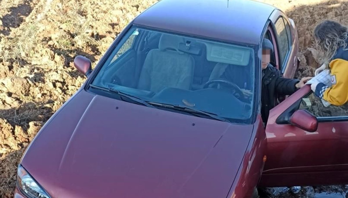 Lüleburgaz'da otomobil tarlaya uçtu Lüleburgaz'da otomobil tarlaya uçtu
