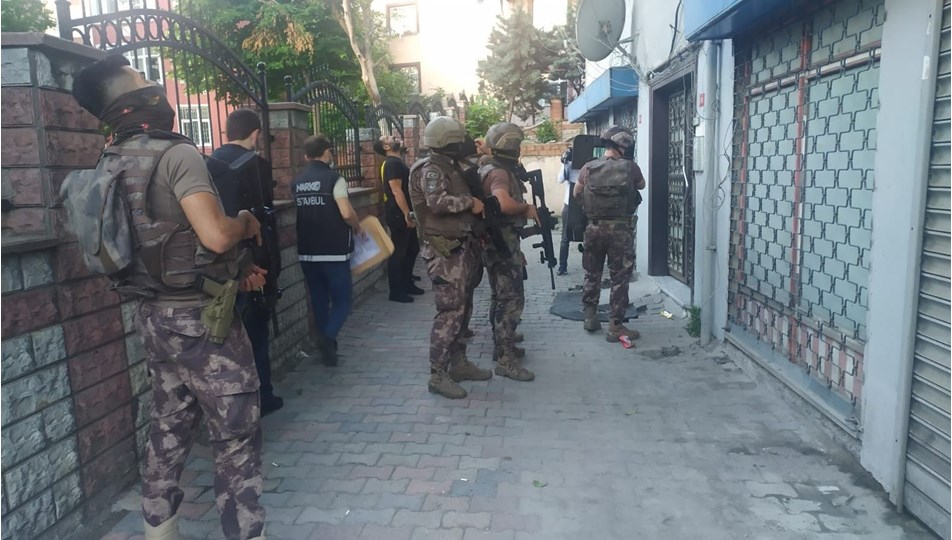 İstanbul'da uyuşturucu satıcılarına eş zamanlı operasyon: 32 gözaltı