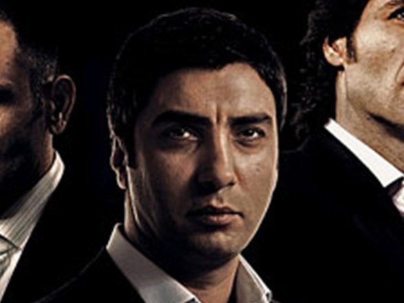 kurtlar vadisi muzigi dinleyerek