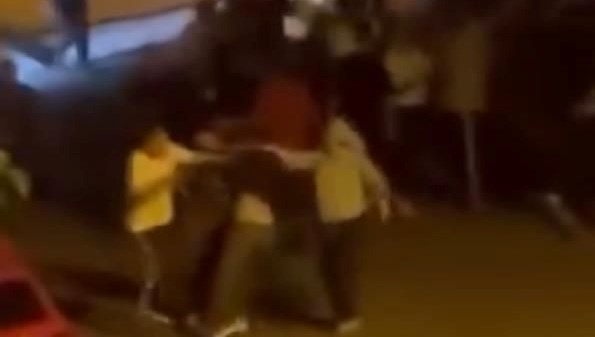 Pendik'te tekme tokat alacak verecek kavgası