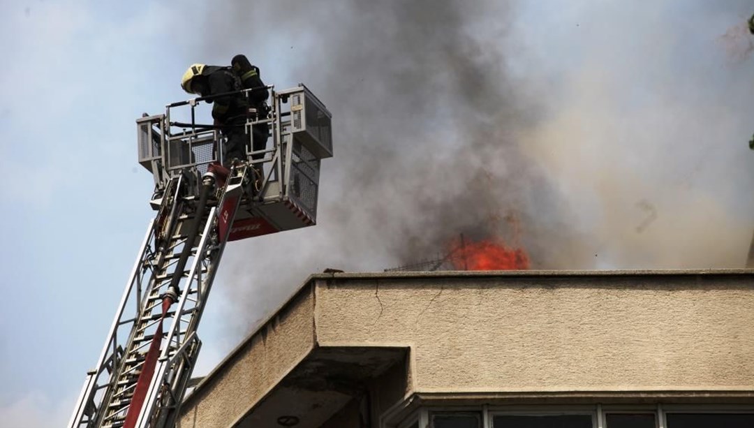 Konya’da 4 katlı binada yangın paniği
