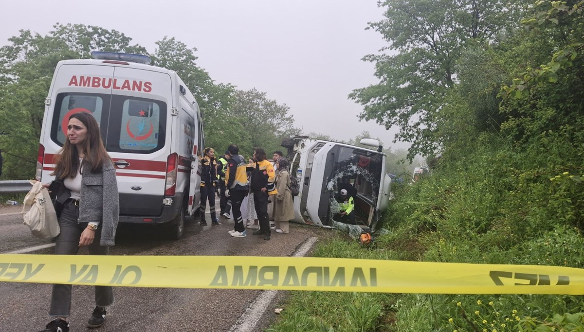 Sniop'ta otobüs kazası: 18 yaralı