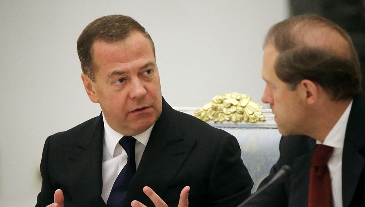 Medvedev: Rusya yeni nesil silah üretimini artırıyor