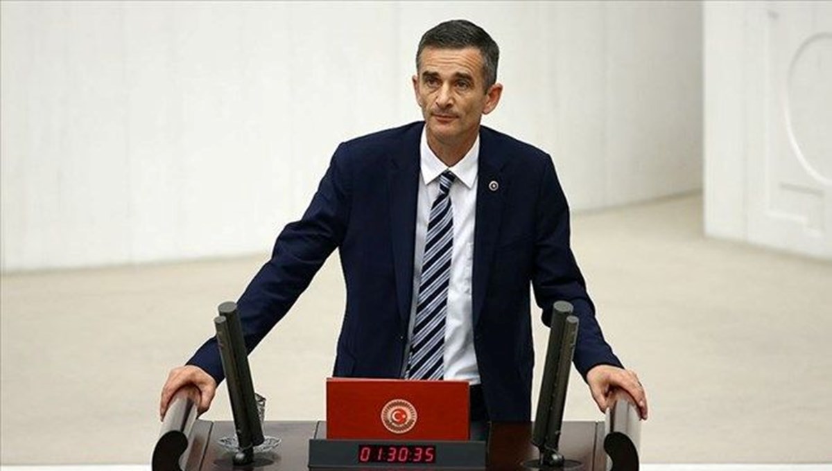 Sakarya Milletvekili Ümit Dikbayir İYİ Parti'den ihraç edildi Sakarya Milletvekili Ümit Dikbayir İYİ Parti'den ihraç edildi