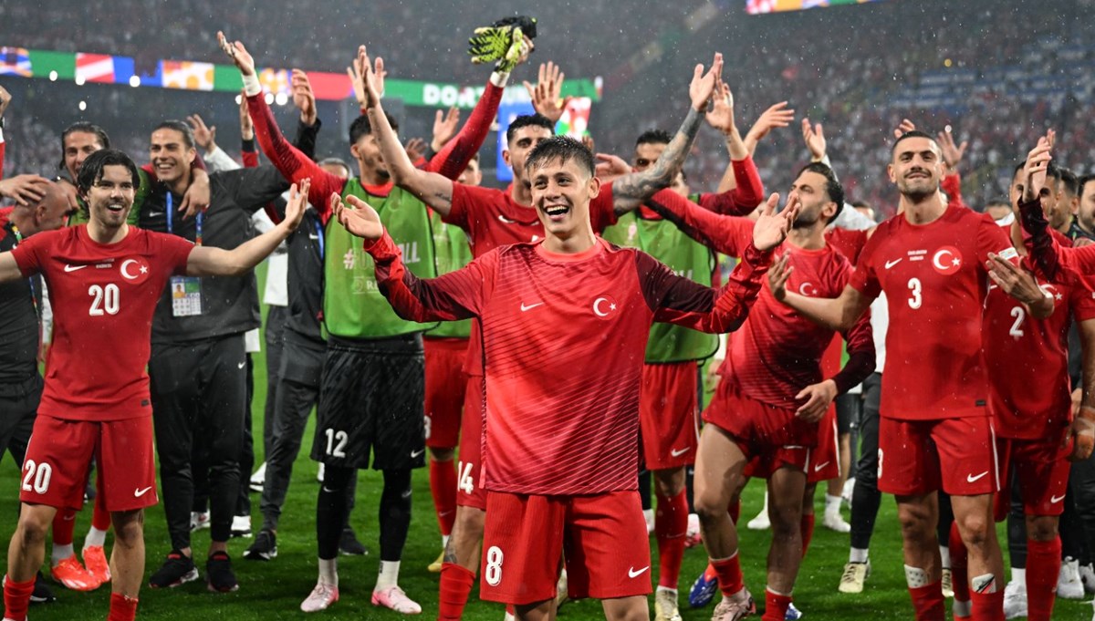 Siyasilerden A Milli Futbol Takım'a tebrik mesajları Siyasilerden A Milli Futbol Takım'a tebrik mesajları