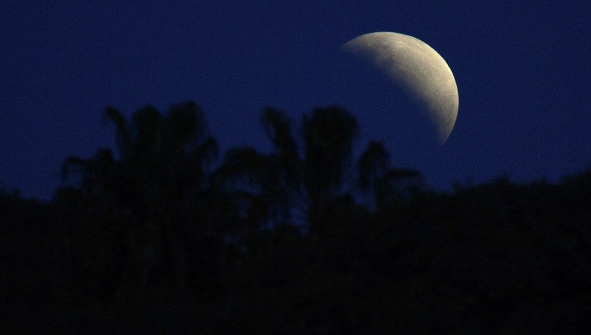 Cuma günü gerçekleşecek son yüzyılın en uzun Ay tutulması hakkında neler biliniyor?