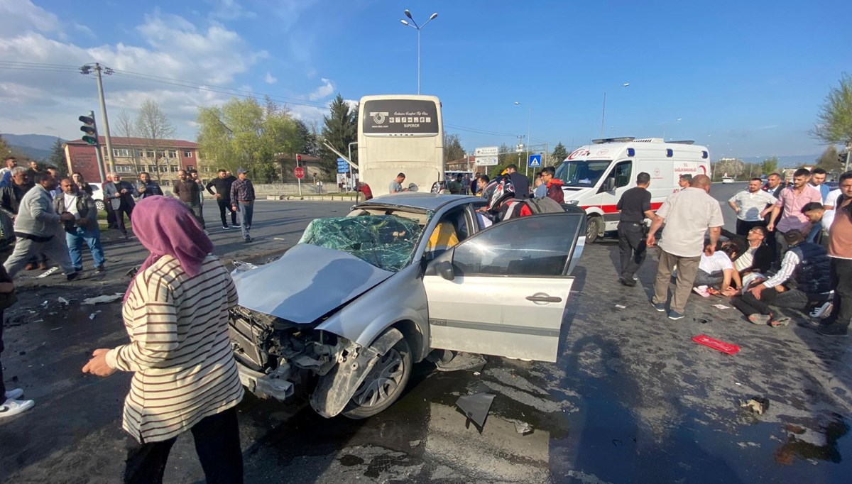 D-100’de feci kaza: 2 ölü, 1 ağır yaralı D-100’de feci kaza: 2 ölü, 1 ağır yaralı