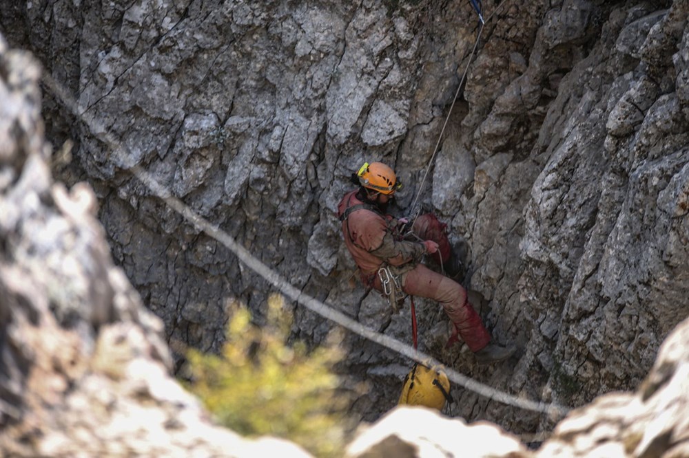 ABD'li dağcı rahatsızlanarak mahsur kaldığı mağaradan 9. günde kurtarıldı - 14