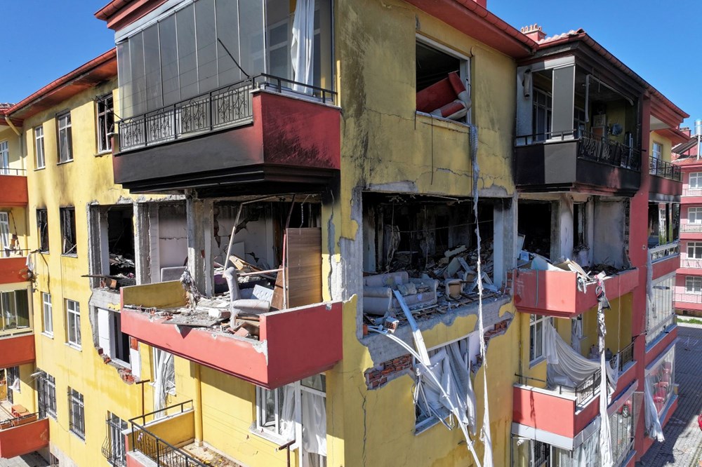 Konya'da patlama: Doğalgaz borusunu kesti, apartman enkaza döndü - 3