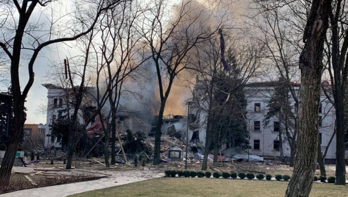 Rusya-Ukrayna savaşında 22. gün... Ukrayna: Rus uçakları sivillerin saklandığı tiyatro binasını bombaladı