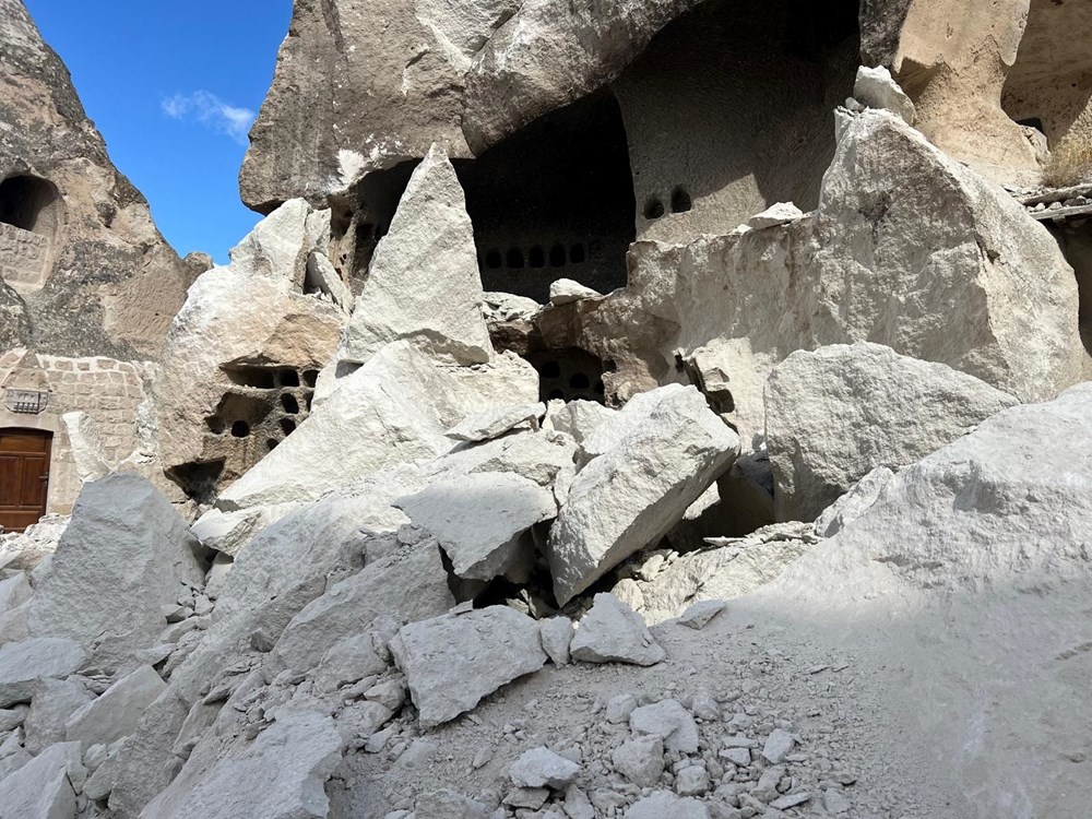 Kapadokya'da peribacası yıkıldı - 2