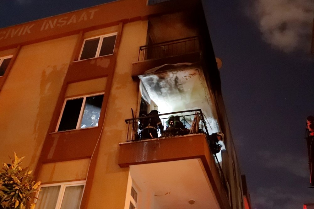 Balkona stoklanan telefonu bataryaları bomba gibi patladı: Mahalleli panikle sokağa döküldü - 4