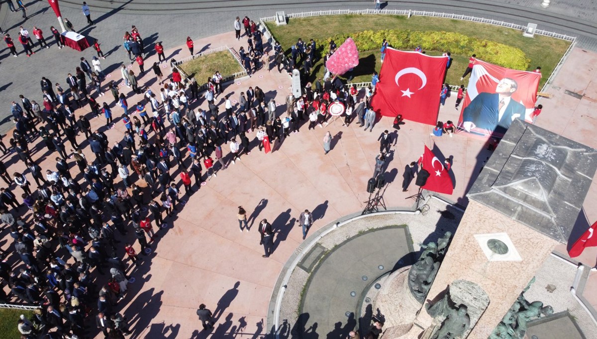 Taksim Cumhuriyet Anıtı'nda 19 Mayıs töreni