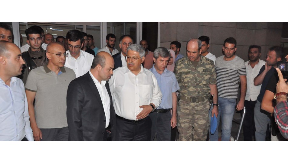 Askeri aracın geçişi sırasında patlama: 2 asker yaralı