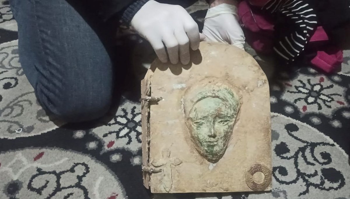 Şanlıurfa'da Roma dönemine ait olduğu değerlendirilen kitap ve eser bulundu