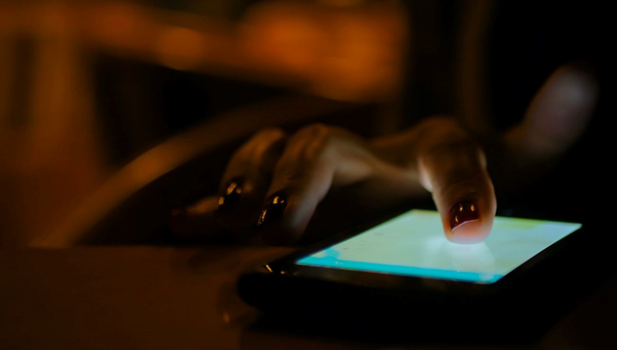 İşten kovan yöneticilerin telefonlarını eskort sitelerinde paylaştı