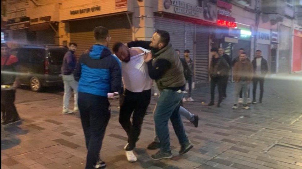 İstiklal Caddesi’nde bayıltan dayak - 1