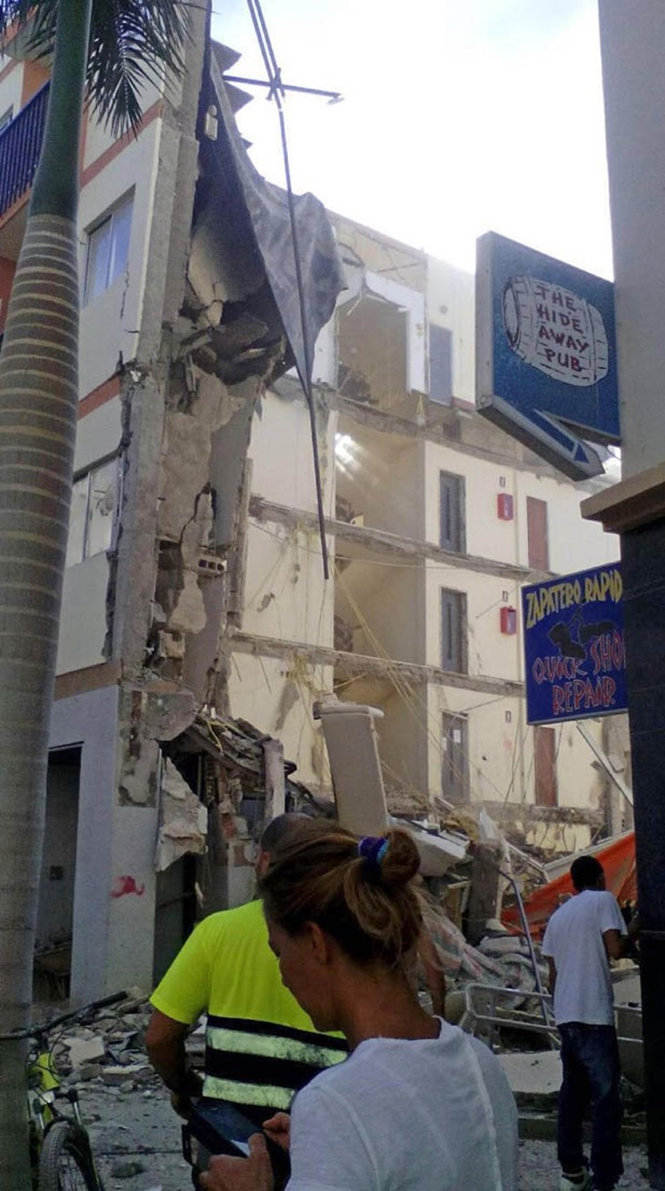 İspanya'da 5 katlı bina çöktü: 2 ölü, 8 yaralı - 1
