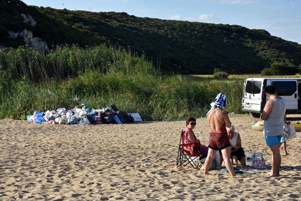 İtalyan koyu, tatilcilerin atıklarıyla çöplüğe döndü - 15