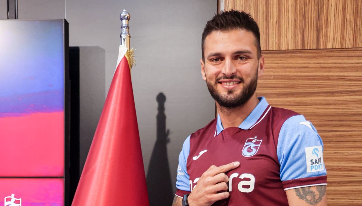 Trabzonspor Okay Yokuşlu için imza töreni düzenledi