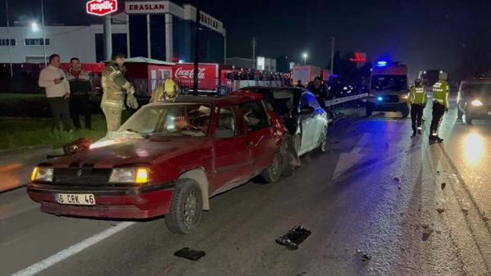 Bursa'da feci kaza | Lastik değiştiren kişilere otomobil çarptı: 1 ölü, 2 yaralı - 1