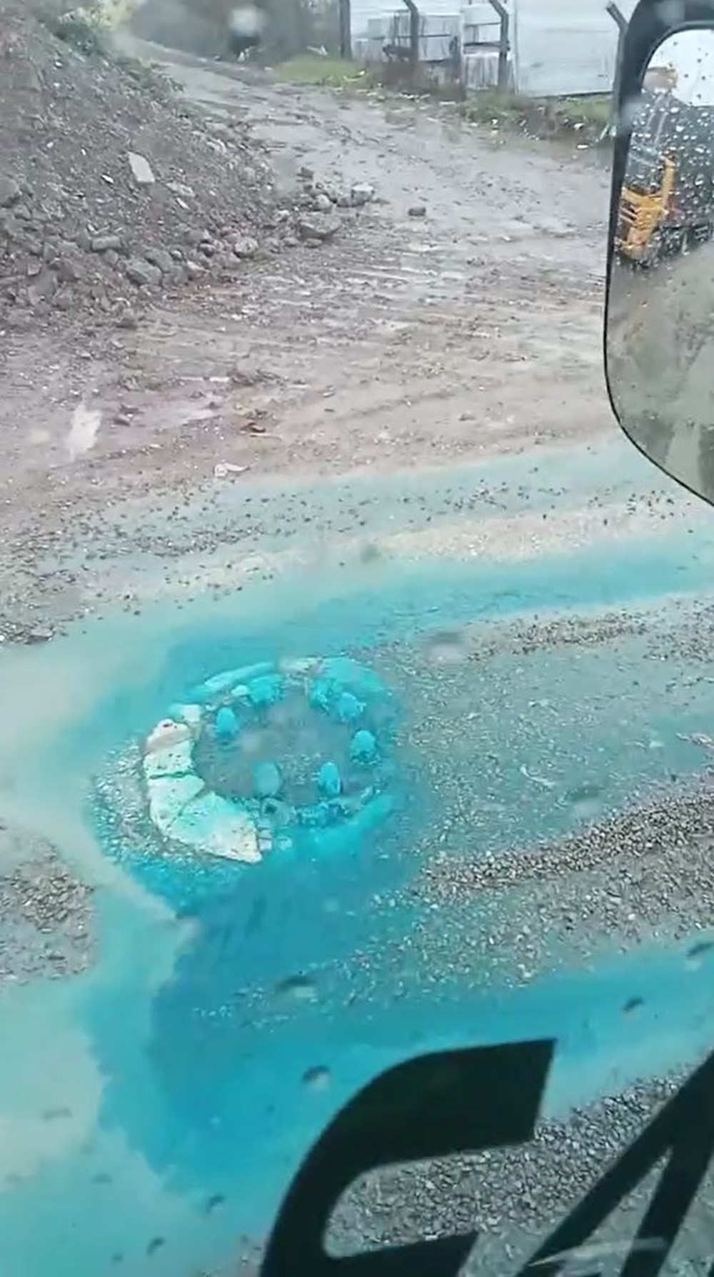 Rögardan mavi renkli su taşmıştı: Ekipler kaynağını tespit etti - 1