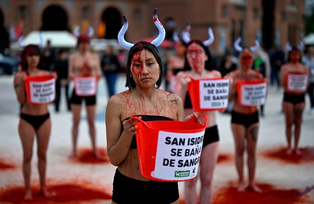 Madrid'de kırmızı boyalı eylem: