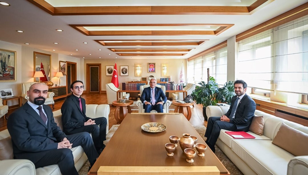 Kültür ve Turizm Bakanı Ersoy, genç piyanist Eren Düzenli'yi kabul etti