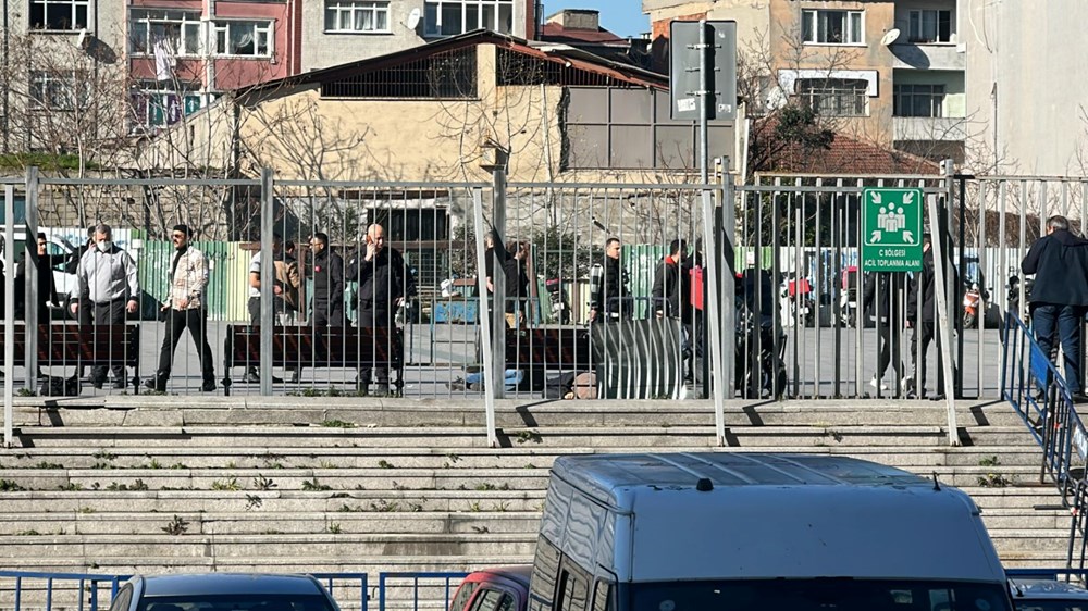 Çağlayan Adliyesi'nde polis noktasına silahlı saldırı: 2 saldırgan öldürüldü, 1 vatandaş hayatını kaybetti - 6