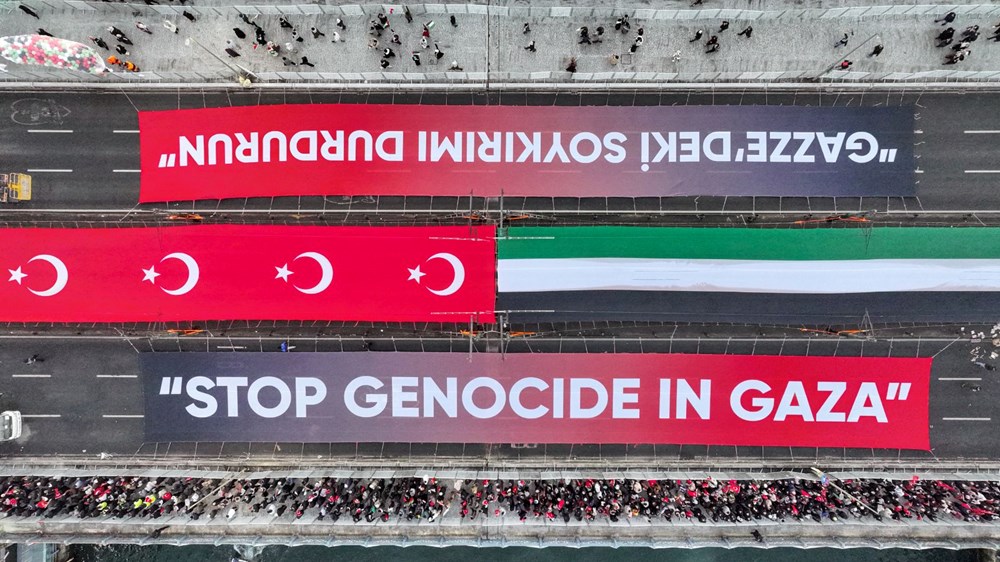 İstanbul'da tarihi buluşma: Binlerce kişi Galata Köprüsü'nde buluştu - 7