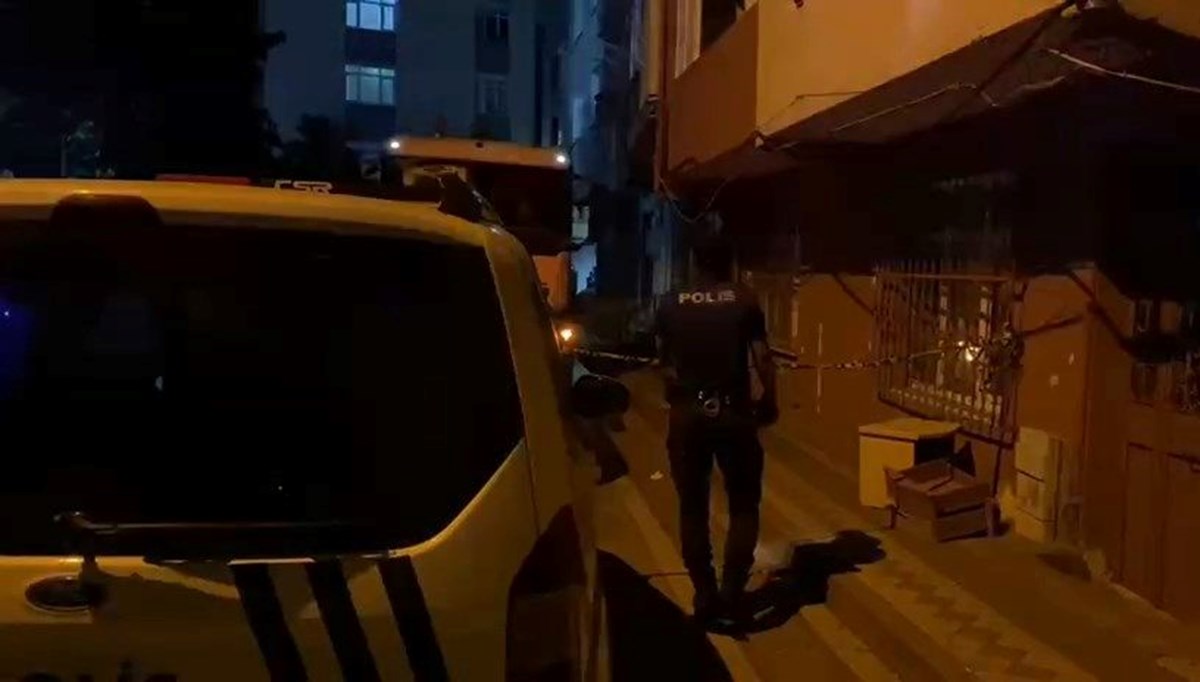 Kuyumcuya evinin önünde pusu: Öldürüp, bir kilo altınını çaldılar Kuyumcuya evinin önünde pusu: Öldürüp, bir kilo altınını çaldılar