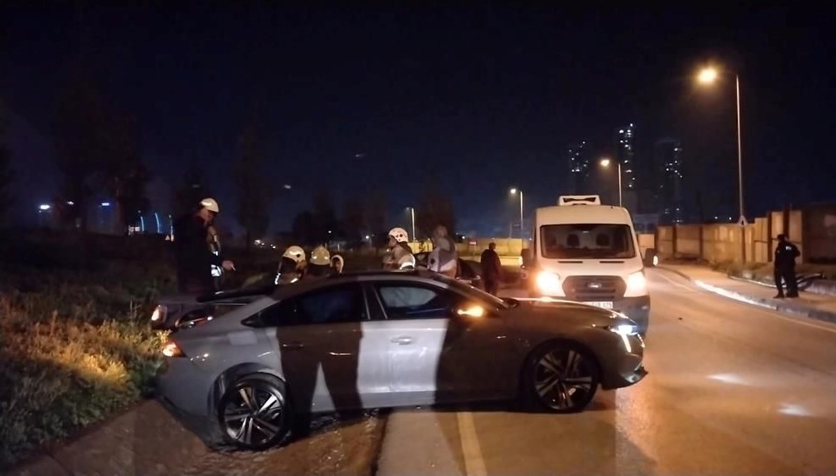 Ters yönde ilerleyen araç karşı yönden gelen otomobille çarpıştı Ters yönde ilerleyen araç karşı yönden gelen otomobille çarpıştı