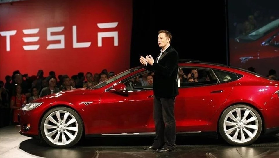 Musk 6,9 milyar dolarlık Tesla hissesi sattı - 1